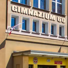 Gimnazjum nr 60 w Poznaniu. Kto wprowadził gimnazjum w Polsce? Ta reforma oświaty zmieniła polskie szkoły.