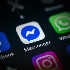 Ikona aplikacji Messenger na ekranie smartfona. Jeśli masz problem, jak naprawić Messenger, ten obrazek pokazuje, gdzie go znaleźć.