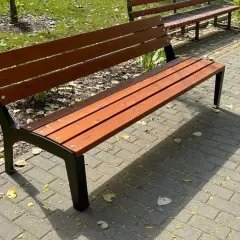 Drewniana ławka w ogrodzie, inspiracja, jak samemu zrobić ławkę do ogrodu.