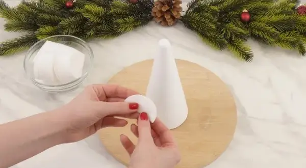 Kreatywne pomysły na choinkę DIY, które zaoszczędzą Twój czas i pieniądze
