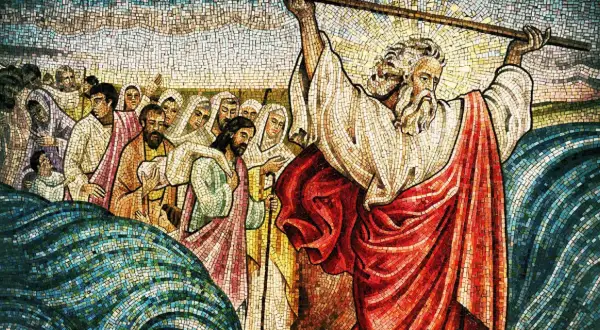 Mojżesz rozdziela Morze Czerwone, scena z **co to jest stary testament**. Ludzie przechodzą przez suchą drogę.