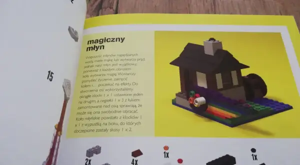 Instrukcja jak zrobić dom z lego. Magiczny młyn z kołem wodnym zbudowany z klocków.