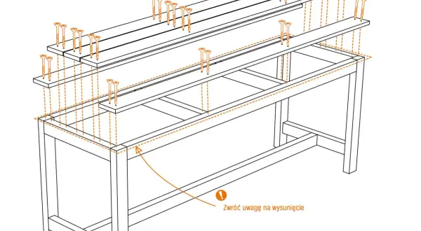 Instrukcja montażu ławki metalowej: przykręcanie desek do stelaża. Zwróć uwagę na wysunięcie.