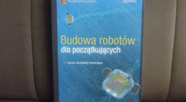 Książka "Budowa robotów dla początkujących" pokazuje, jak zrobić robota. Zbuduj własnego pomocnika!