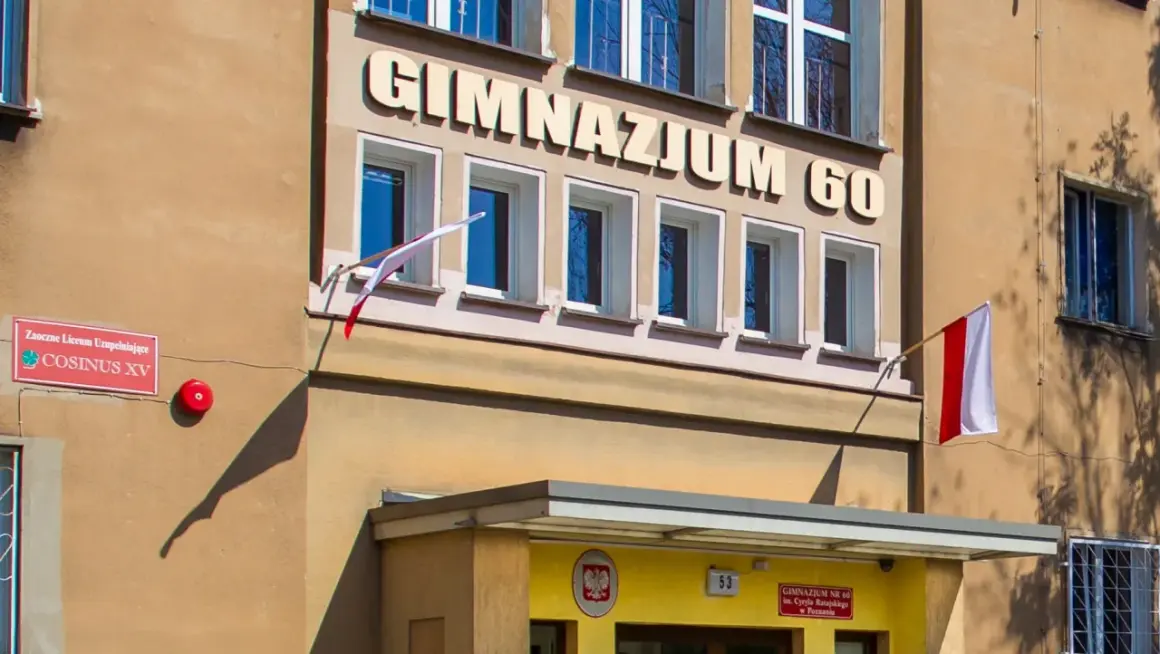 Gimnazjum nr 60 w Poznaniu. Kto wprowadził gimnazjum w Polsce? Ta reforma oświaty zmieniła polskie szkoły.