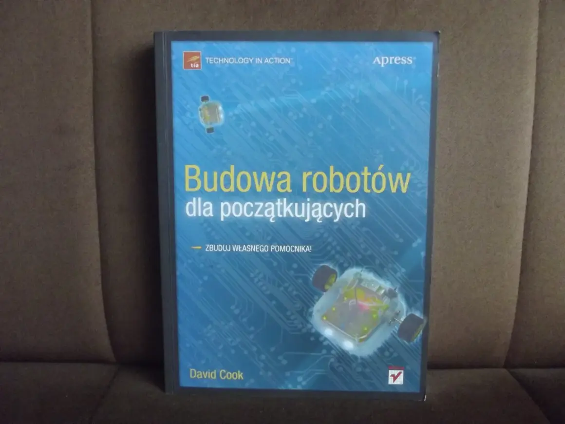Książka "Budowa robotów dla początkujących" pokazuje, jak zrobić robota. Zbuduj własnego pomocnika!