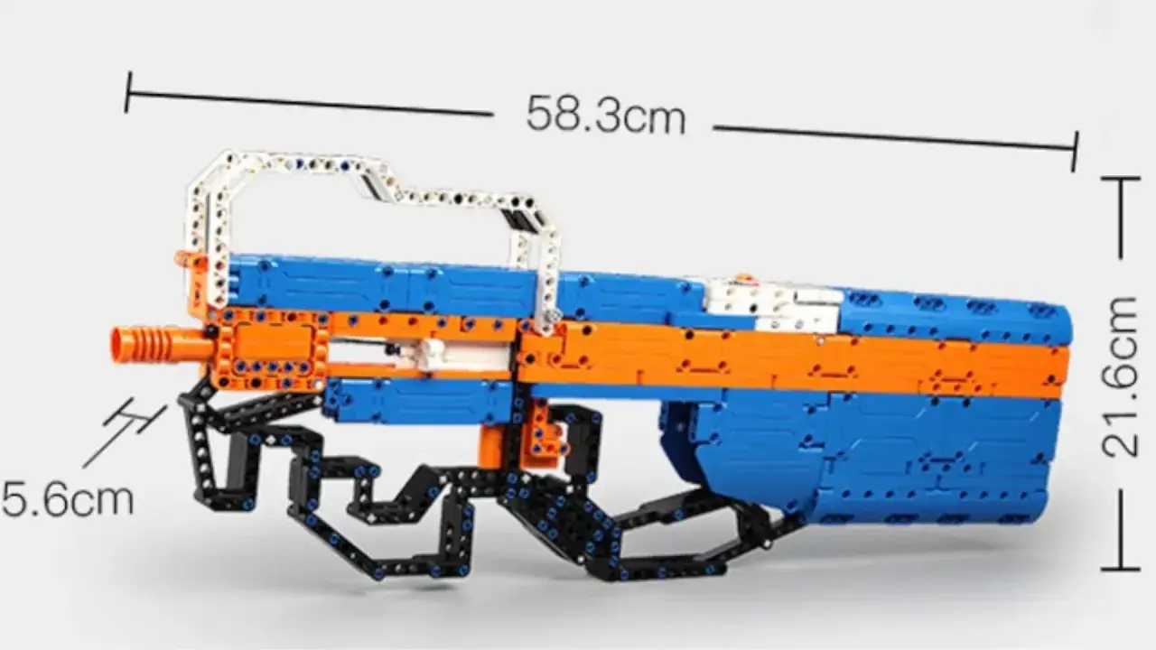 Zbuduj swój własny pistolet z klocków! Ten model ma 58,3 cm długości i 21,6 cm wysokości.